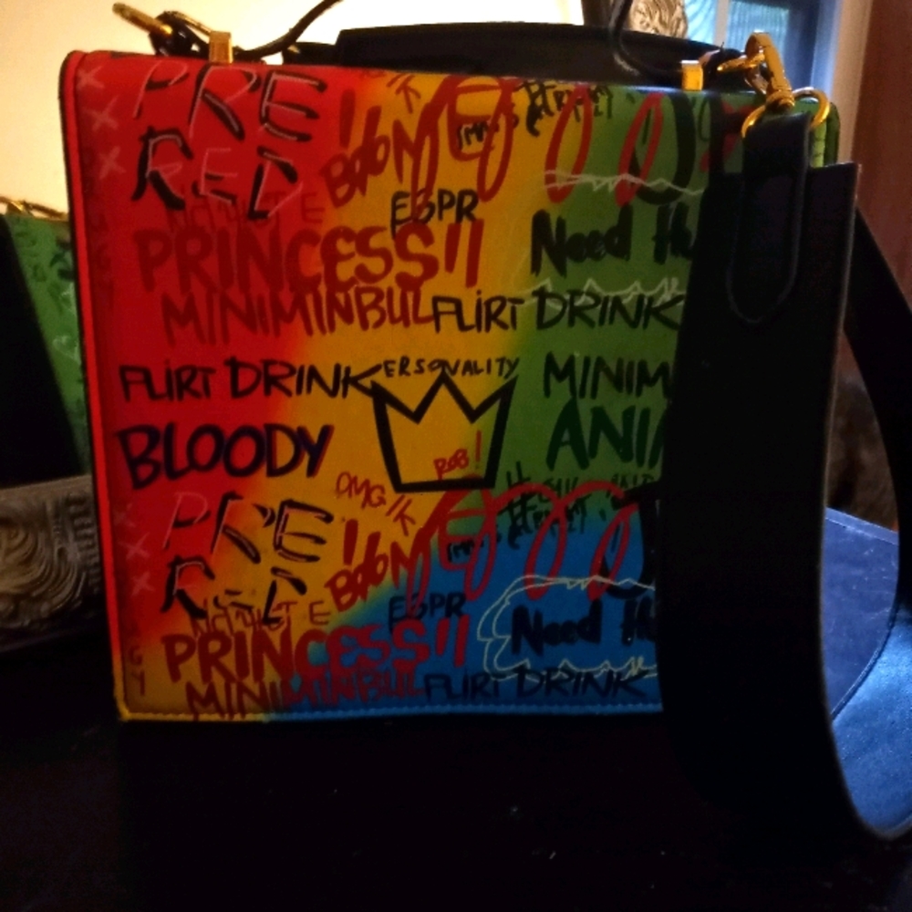 Super cute graffiti purse